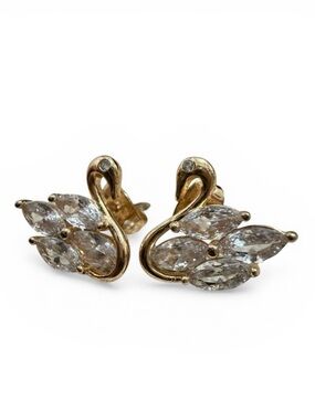 GOLDEN SWAN CRYSTAL STUD EARRINGS – WOMEN’S ELEGANT STATEMENT JEWELRY